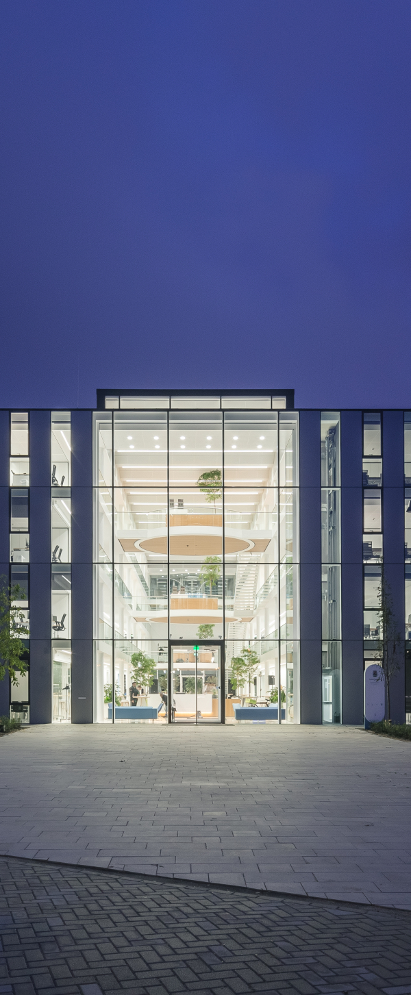 04 pps dgs gemeentehuis westland exterieur avond licht.jpg